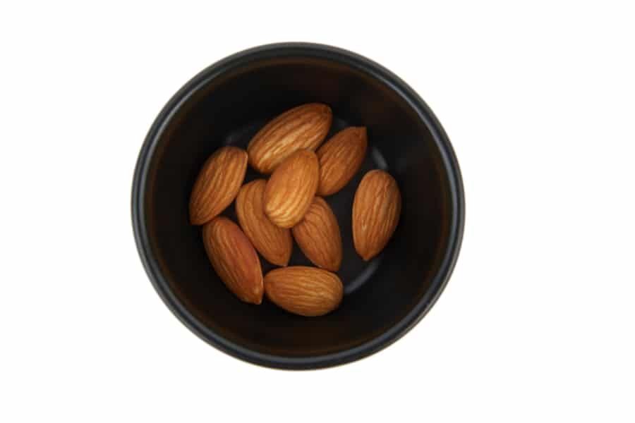 Recipe: Roasted Peanut Protein Balls | Motion Nutrition